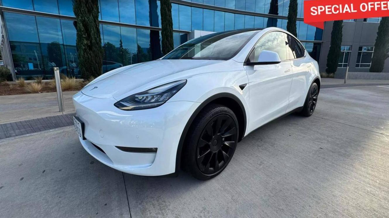 TESLA MODEL Y 2022 7SAYGDEE5NF340850 image